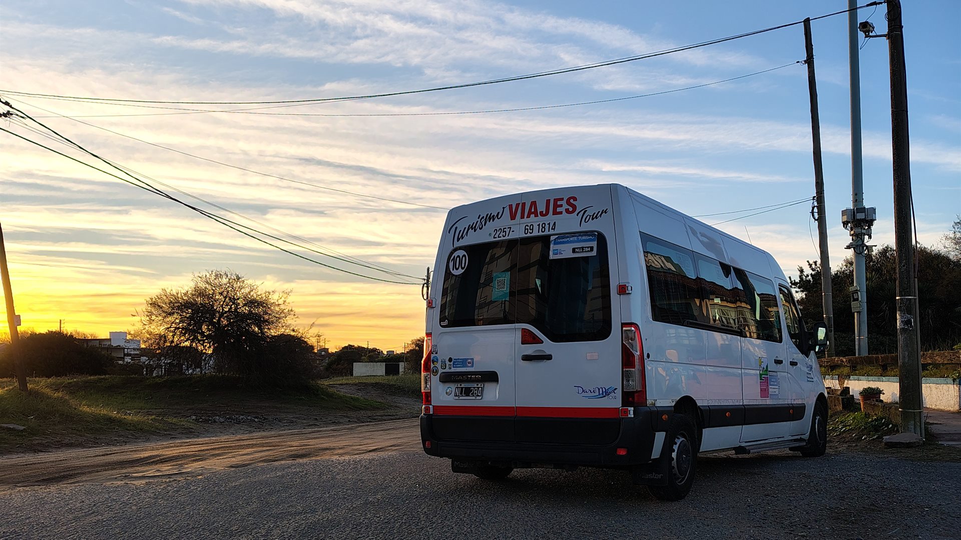 Combi DariMar en ruta al atardecer